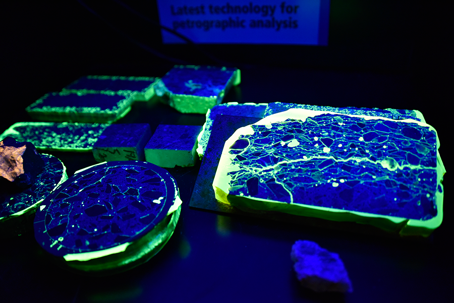 视频:使用荧光显微镜进行混凝土分析